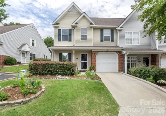 2nd image of 806 Rock Lake Gln, Fort Mill, SC 29715 | MLS# 4399367