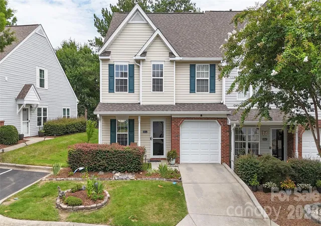3rd image of 806 Rock Lake Gln, Fort Mill, SC 29715 | MLS# 4399367