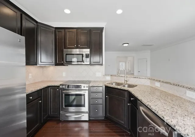 4th image of 2433 Diplomat Ln, Charlotte, NC 28210 | MLS# 4399381