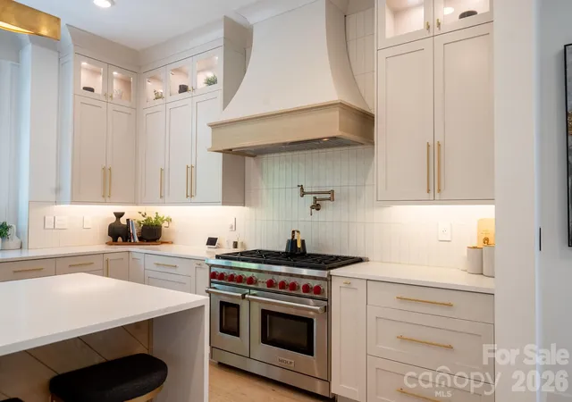 Photo 3 of Townhouse for sale at 6105 Berryhill Towns Dr, Charlotte, NC 28270 | MLS# 4399385 | Listing updated on 2026-09-02