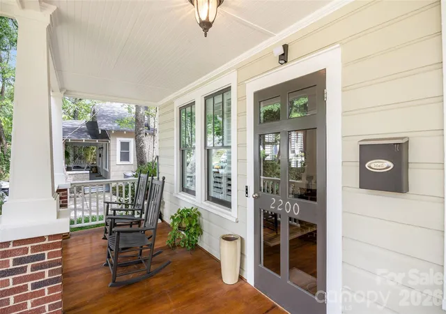 Photo 4 of Sale Pending at 2200 Shenandoah Ave, Charlotte, NC 28205 | MLS# 4399400 | Listing updated on 2026-09-14