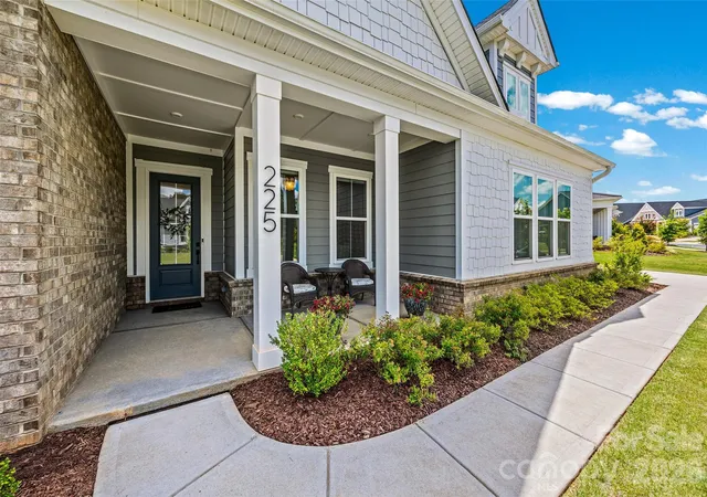 Homes for sale in Belmont, NC | 225 Lanyard Ln, Belmont, NC 28012 | MLS# 4399407
