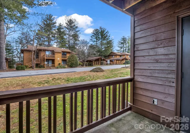 2nd image of 520 Courtwood Ln, Hendersonville, NC 28739