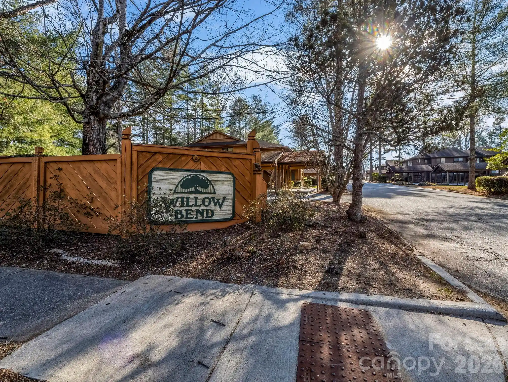 Listing Photo 2 - Condo for sale in 520 Courtwood Ln located at 520 Courtwood Ln, Hendersonville, NC 28739 - Unit 520 Courtwood Ln