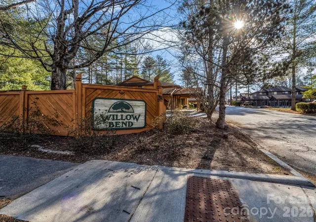 Photo 2 of Condo for sale at 520 Courtwood Ln #4, Hendersonville, NC 28739 | MLS# 4399411 | Listing updated on 2026-09-25