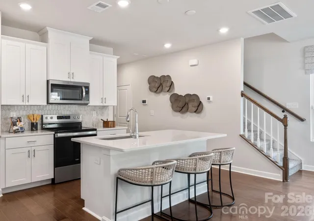5th image of 9040 Foggy Brook Loop, Charlotte, NC 28216 | MLS# 4399429