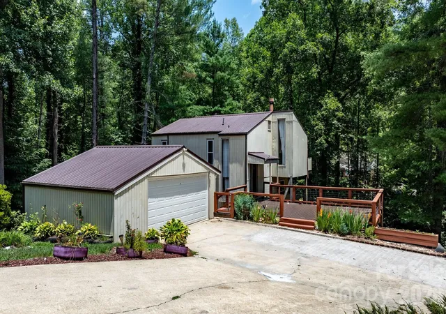 Photo 1 of Single family home for sale at 828 Manchester St Sw, Lenoir, NC 28645 | MLS# 4399438 | Listing updated on 2026-07-04