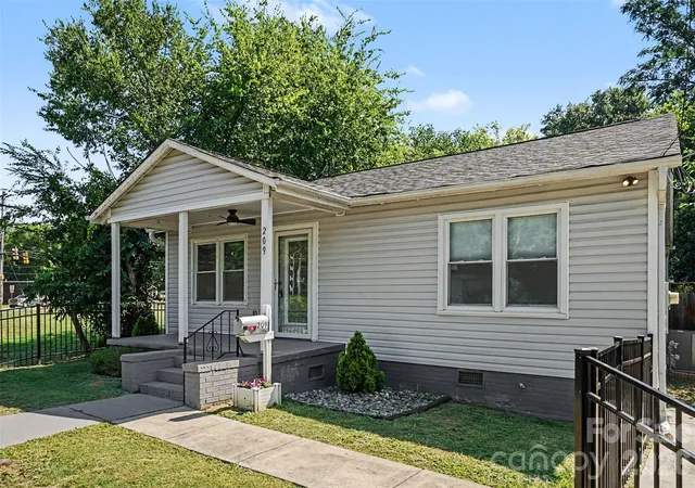 Homes for sale in Rock Hill, SC | 209 Pond St, Rock Hill, SC 29730 | MLS# 4399440