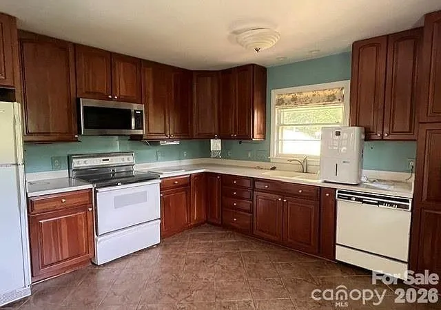 Photo 2 of Single family home for sale at 14 Valle Vista Dr, Asheville, NC 28804 | MLS# 4399451 | Listing updated on 2026-10-09