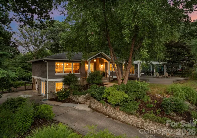 Photo 3 of Single family home for sale at 528 N Griffing Blvd, Asheville, NC 28804 | MLS# 4399452 | Listing updated on 2026-09-02