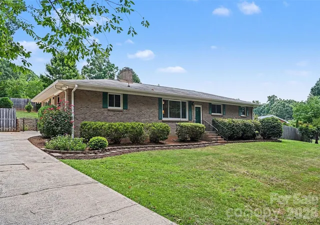 Photo 1 of Single family home for sale at 9050 Miriam Dr, Huntersville, NC 28078 | MLS# 4399453 | Listing updated on 2026-09-30