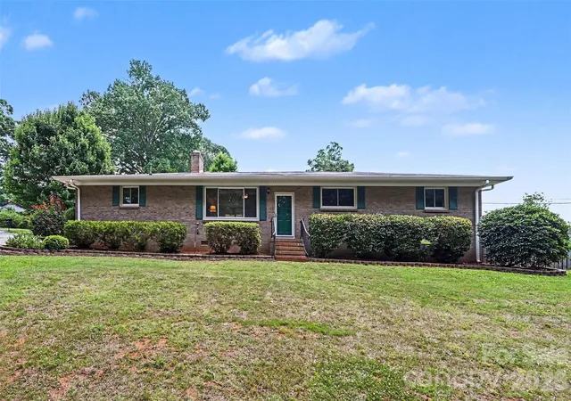 Photo 2 of Single family home for sale at 9050 Miriam Dr, Huntersville, NC 28078 | MLS# 4399453 | Listing updated on 2026-09-30