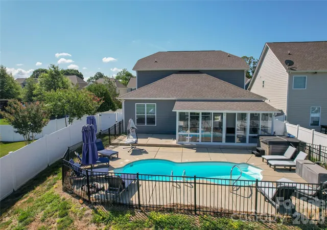 Photo 3 of Single family home for sale at 109 E Americana Dr, Mooresville, NC 28115 | MLS# 4399467 | Listing updated on 2026-08-05