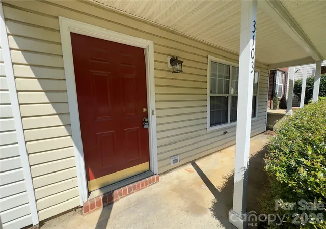 Homes for sale in Charlotte, NC | 3103 Summercroft Ln, Charlotte, NC 28269 | MLS# 4399477