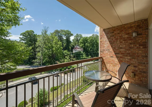 image of 208 Bowling Park Rd, Asheville, NC 28803