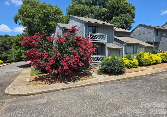 Homes for sale in Gastonia, NC | 100 Willow Run Dr #22, Gastonia, NC 28056 | MLS# 4399513