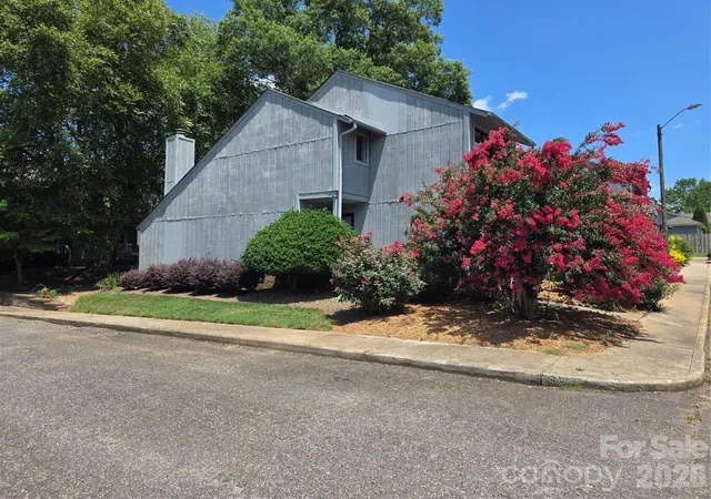 Homes for sale in Gastonia, NC | 100 Willow Run Dr #22, Gastonia, NC 28056 | MLS# 4399513