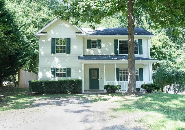 Photo 1 of Single family home for sale at 17 Pinecrest Dr, Asheville, NC 28803 | MLS# 4399525 | Listing updated on 2026-09-24