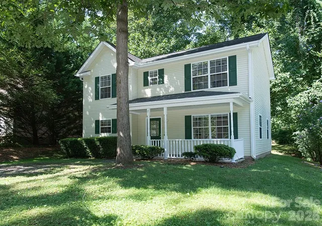 Photo 2 of Single family home for sale at 17 Pinecrest Dr, Asheville, NC 28803 | MLS# 4399525 | Listing updated on 2026-09-24