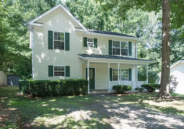 Photo 3 of Single family home for sale at 17 Pinecrest Dr, Asheville, NC 28803 | MLS# 4399525 | Listing updated on 2026-09-24