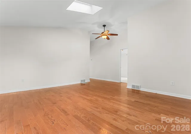 Photo 4 of Single family home for sale at 1705 Willow Rd, Hendersonville, NC 28739 | MLS# 4399528 | Listing updated on 2026-08-31