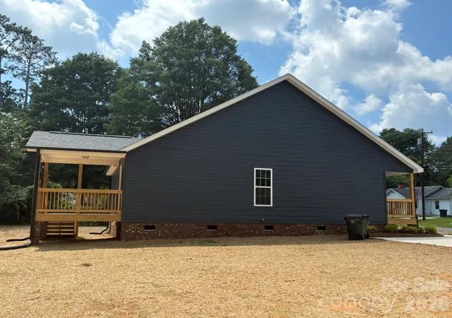 Photo 4 of Single family home for sale at 6 Wray St, York, SC 29745 | MLS# 4399530 | Listing updated on 2026-09-02