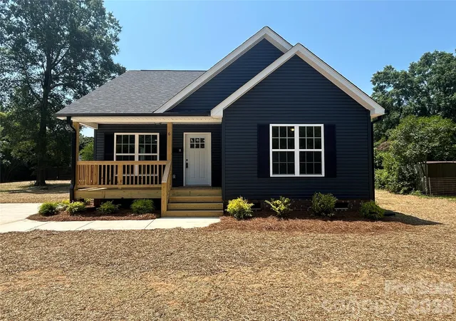 Photo 2 of Single family home for sale at 6 Wray St, York, SC 29745 | MLS# 4399530 | Listing updated on 2026-09-02