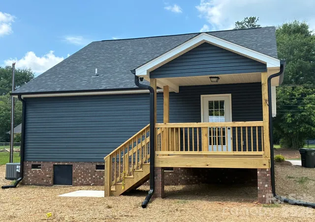 Photo 5 of Single family home for sale at 6 Wray St, York, SC 29745 | MLS# 4399530 | Listing updated on 2026-09-02