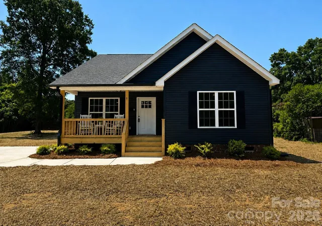 Photo 3 of Single family home for sale at 6 Wray St, York, SC 29745 | MLS# 4399530 | Listing updated on 2026-09-02
