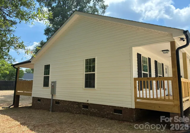 Photo 3 of Single family home for sale at 8 Wray St, York, SC 29745 | MLS# 4399534 | Listing updated on 2026-09-02