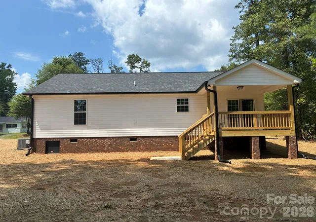 Photo 4 of Single family home for sale at 8 Wray St, York, SC 29745 | MLS# 4399534 | Listing updated on 2026-09-02