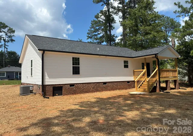 Photo 5 of Single family home for sale at 8 Wray St, York, SC 29745 | MLS# 4399534 | Listing updated on 2026-09-02