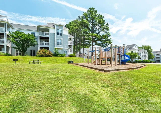 Homes for sale in Clover, SC | 11 Hamiltons Bay Court, Clover, SC 29710 | Houzeo