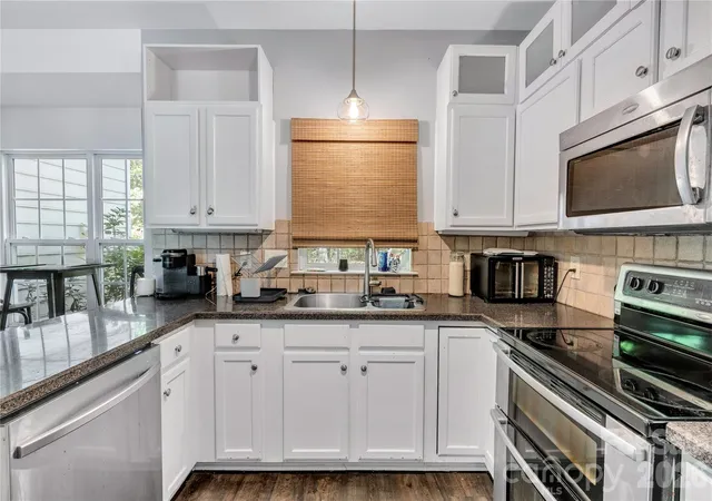 image of 9423 Willow Tree Ln, Charlotte, NC 28277 | MLS# 4399596