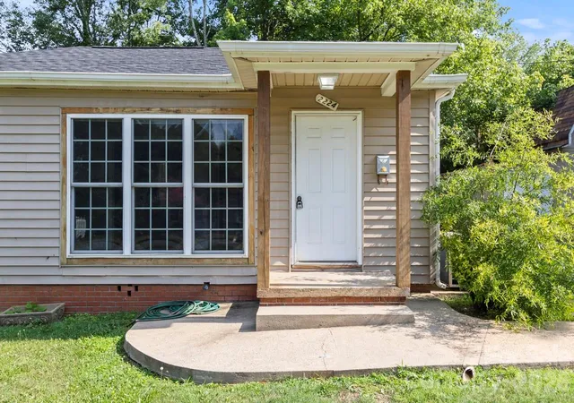 Homes for sale in Lincolnton, NC | 2224 Catawba Hts, Lincolnton, NC 28092 | MLS# 4399603
