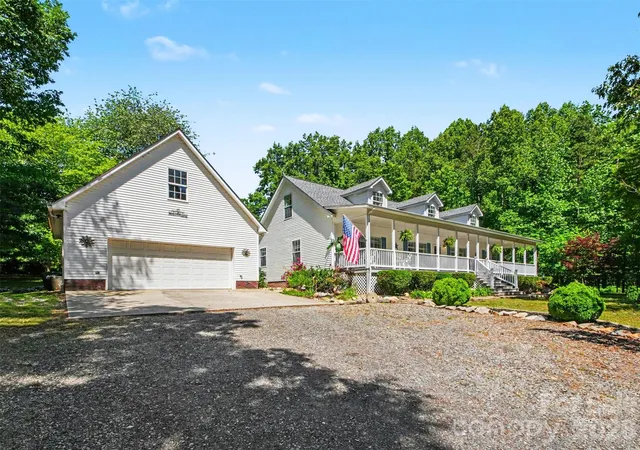 3rd image of 915 Ostwalt Amity Rd, Statesville, NC 28677 | MLS# 4399624