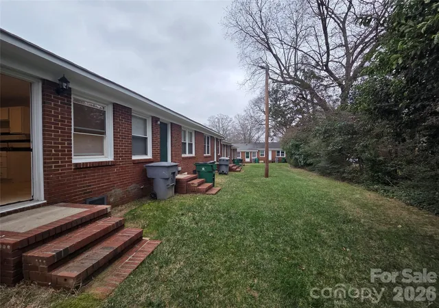 Listing Photo 2 - Condo for sale in building located at 4102 Craig Ave, Charlotte, NC 28211 - Unit #
