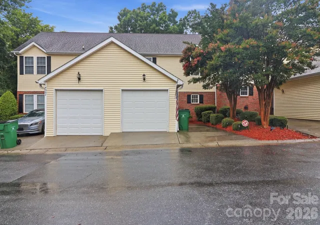 Photo 3 of Townhouse for sale at 4311 Laurel Hl Ln, Charlotte, NC 28217 | MLS# 4399635 | Listing updated on 2026-08-08