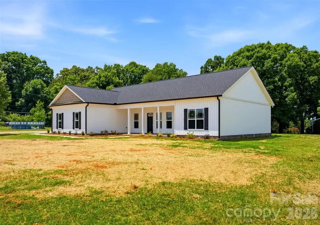 Photo 3 of Single family home for sale at 4489 Taylorsville Hwy, Statesville, NC | MLS# 4399641 | Listing updated on 2026-10-02