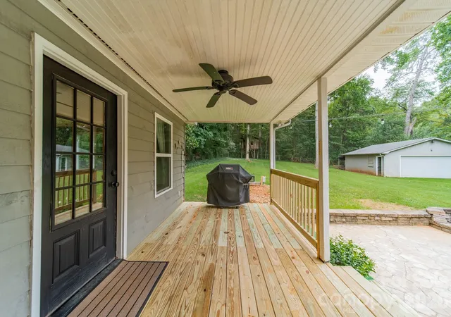Photo 4 of Single family home for sale at 7400 Sample Rd, Huntersville, NC 28078 | MLS# 4399650 | Listing updated on 2026-10-26