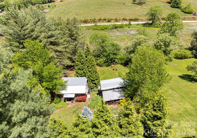 Photo 1 of Single family home for sale at 107 111 Hougie Heaven Ln, Franklin, NC 28734 | MLS# 4399662 | Listing updated on 2026-08-09