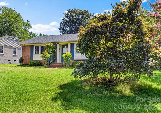 3rd image of 1604 Grantham Dr, High Point, NC 27265 | MLS# 4399664