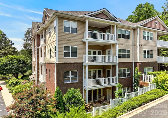 Condo for sale at 40 Hyannis Dr #202, Asheville, NC 28804 | MLS# 4399702