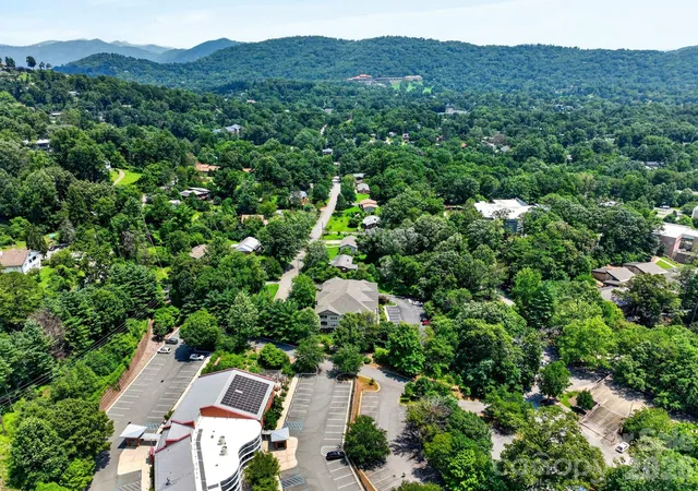 Photo 4 of Condo for sale at 40 Hyannis Dr #202, Asheville, NC 28804 | MLS# 4399702 | Listing updated on 2026-09-29