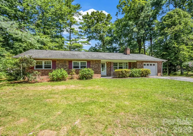 1st image of 926 Toxaway Ct, Hendersonville, NC 28791 | MLS# 4399722