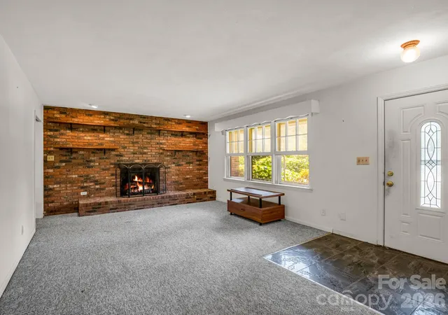 4th image of 926 Toxaway Ct, Hendersonville, NC 28791 | MLS# 4399722