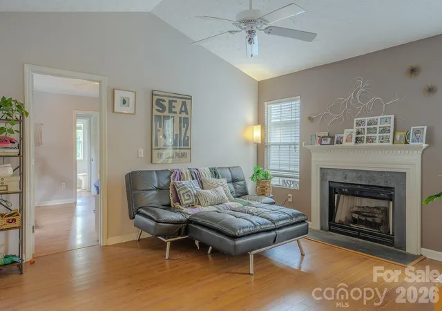 2nd image of 39 N Creekside Ct, Hendersonville, NC 28791 | MLS# 4399723