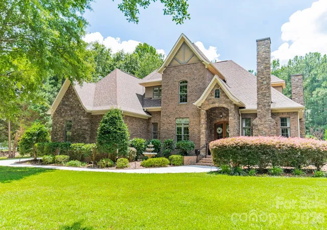 Photo 1 of Single family home for sale at 215 Blue River Rd, Clover, SC 29710 | MLS# 4399726 | Listing updated on 2026-09-02