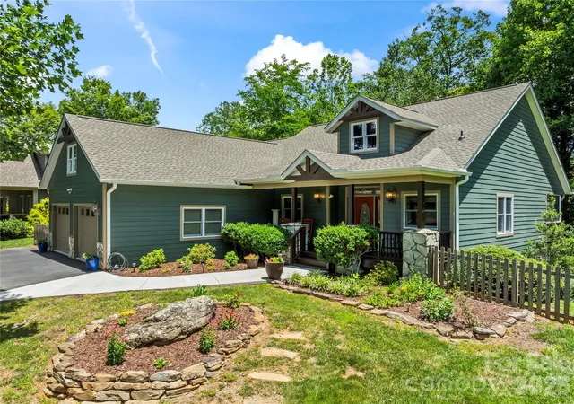 Homes for sale in Waynesville, NC | 435 Stepping Stone Ln, Waynesville, NC 28786 | MLS# 4399751