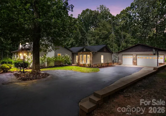 Homes for sale in Matthews, NC | 432 Raintree Dr, Matthews, NC 28104 | MLS# 4399760